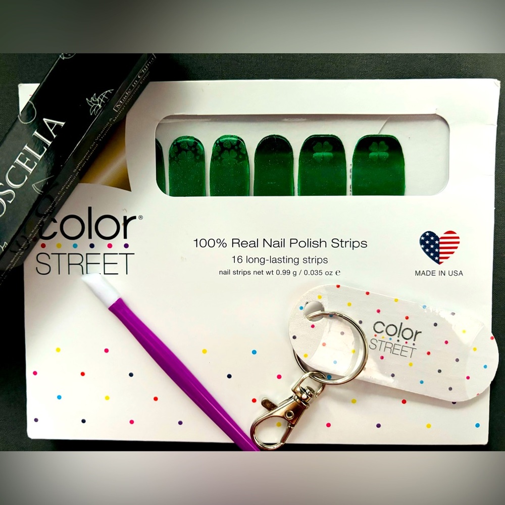 HARD TO FIND RETIRED Clover and Out color street polish.